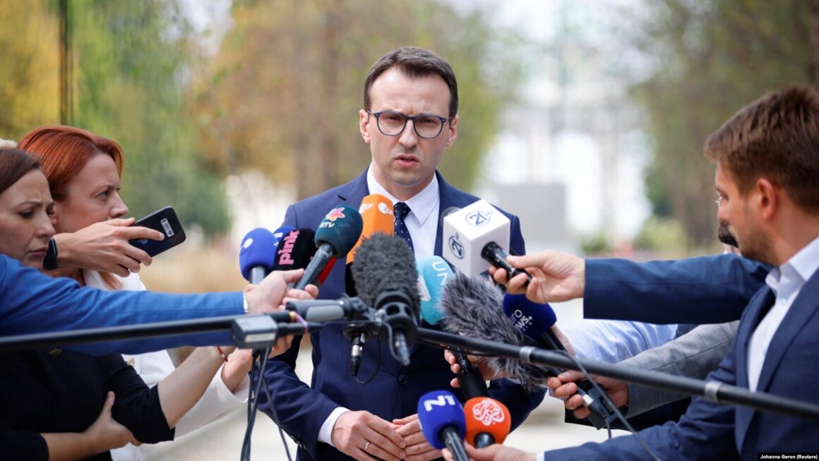 Petkoviq paralajmëron se sot do të ketë takim trepalësh në Bruksel