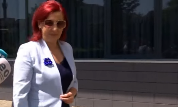 Rexhepi: S’kemi ndryshim, e votojmë Albulenën deri sa të jetë kryetare e Kuvendit