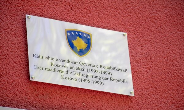 Zbulimi i pllakës në Bon për qeverinë në ekzil, ambasada gjermane: Mbështetëm Kosovën në kohën më sfiduese