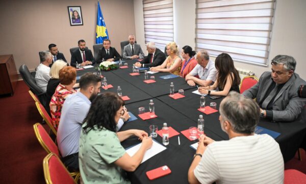 Kurti e krijon bordin e përbashkët të Mitrovicës së Veriut dhe Jugut që Ahtisaari e kishte propozuar para 17 vjetësh