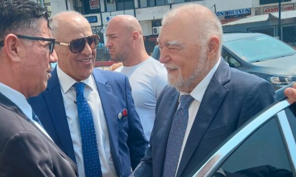 Me nismë të LDK-së, Stipe Mesiq shpallet qytetar nderi i Gjilanit, Haziri: Na kishte këshilluar kur negociohej për statusin final të Kosovës