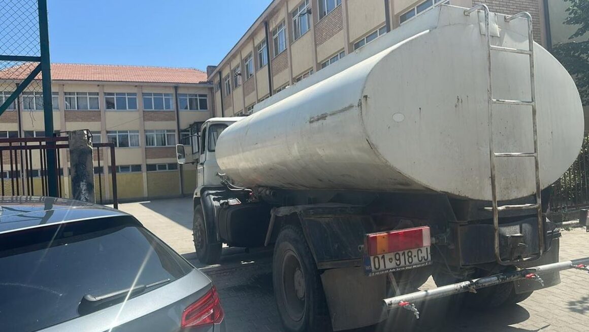 Në Fushë Kosovë, Drenas e Poklek të Ri nis furnizimi me ujë përmes autoboteve