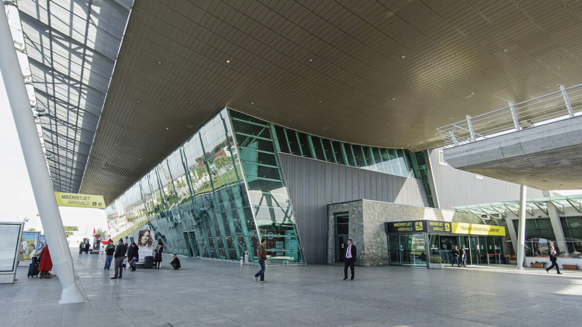 Anulohen fluturimet Tiranë-Tel Aviv, mbyllet edhe ambasada në Tiranë