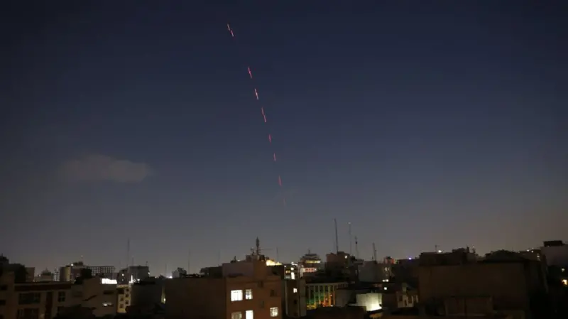Rriten tensionet, mediat iraniane publikojnë pamje të raketave drejt Izraelit