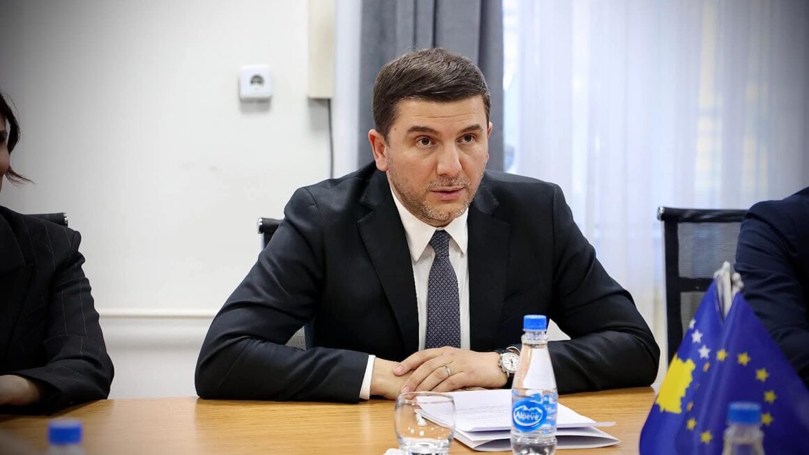Krasniqi: Le të frymëzohemi nga kjo festë që të jemi më të përkushtuar ndaj atdheut tonë