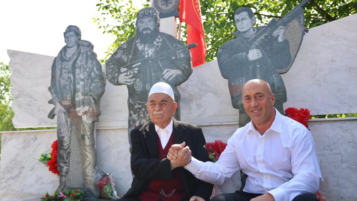 Haradinaj kujton Mujë Krasniqin: I këndoi lirisë në frontet e luftës, duke u bërë lajmëtar i saj
