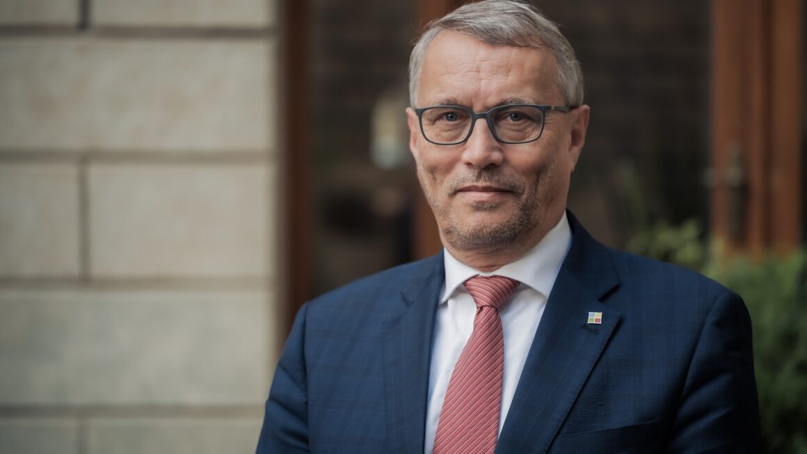 Ministri çek: Retorika agresive po e dëmton Kosovën dhe perspektivën e saj
