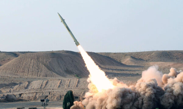 Irani përgatitet ushtarakisht, porosit nga Kina materiale për 800 raketa balistike – Wall Street Journal