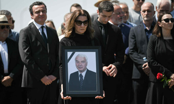 Ia kishte operuar babanë, Kurti tregon kur e takoi për herë të parë Bukoshin: Prindërit e admironin doktor Bujarin