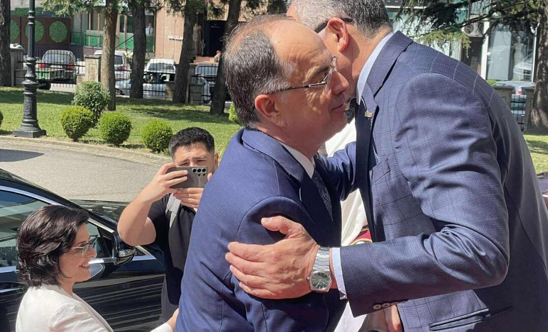 Presidenti Begaj arrin në Prizren për 147-vjetorin e Lidhjes Shqiptare të Prizrenit