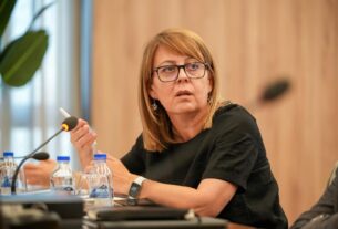 Hykmete Bajrami dorëzon kallëzim penal për gjendjen në deponinë e Sferkës në Pejë