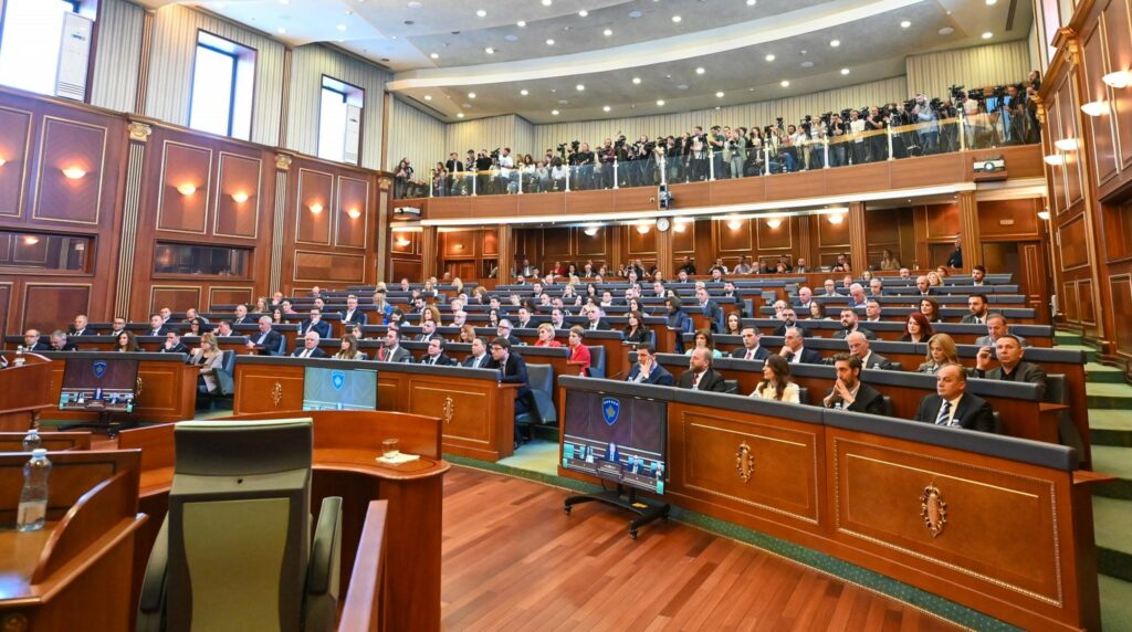 Haxhiu: Vendimi i Kushtetueses nuk do t’i hapë rrugë konstituimit të kuvendit