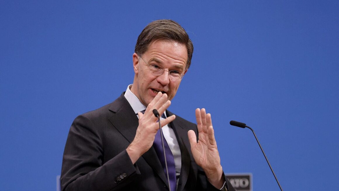 SHBA mbetet e angazhuar në NATO, Rutte përjashton tërheqjen e trupave nga Evropa
