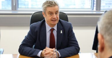 “Kosova po futet në territor të panjohur”, paralajmërimi i ambasadorit britanik
