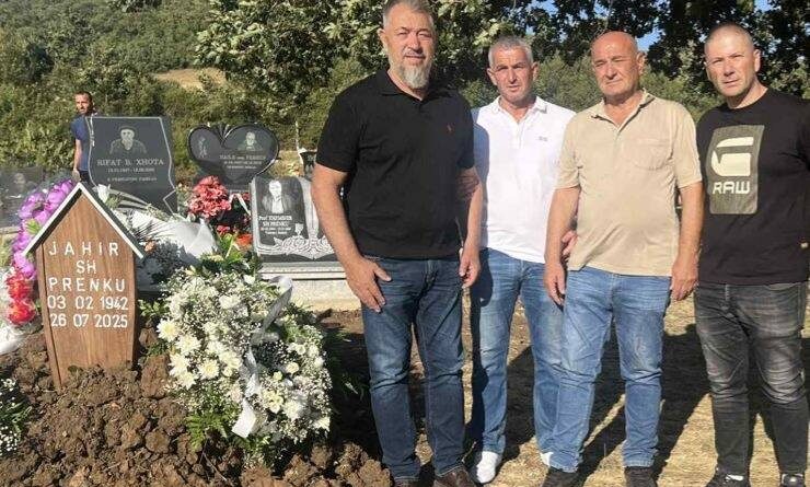 Lushtaku i jep lamtumirën e fundit bashkëluftëtarit Jahir Preku: Simbol i përkushtimit për lirinë