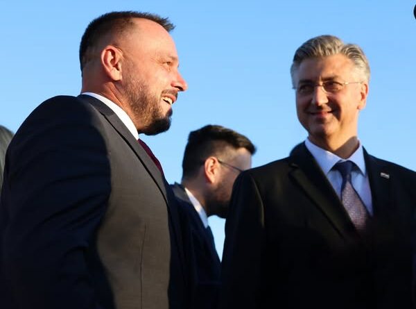 Maqedonci merr pjesë në paradën kroate që shënoi 30 vjetorin e operacionit “Stuhia”: Kosova dhe Kroacia kontribojnë për paqe në rajon