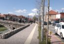 Prizreni mirëpret diasporën pak më ndryshe, oborret e pesë shkollave i lëshon për parkingje