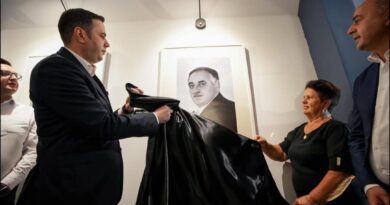 Fotografia e Shaban Manajt në “Këndin e Kujtesës”, Abdixhiku: Në 25-vjetorin e vrasjes, përkujtimi për të mbetet i gjallë