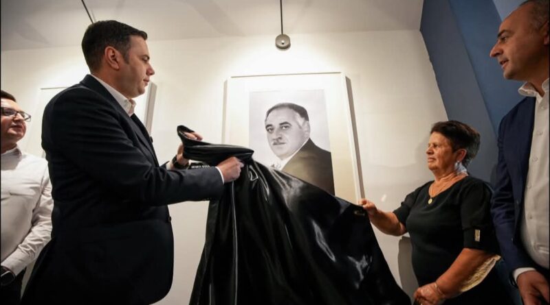 Fotografia e Shaban Manajt në “Këndin e Kujtesës”, Abdixhiku: Në 25-vjetorin e vrasjes, përkujtimi për të mbetet i gjallë