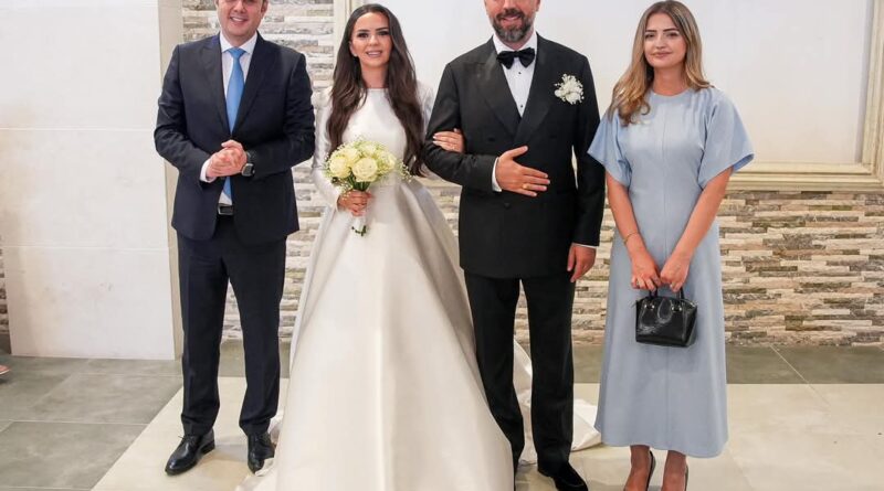 Abdixhiku uron familjen Rugova për martesën e Teutës