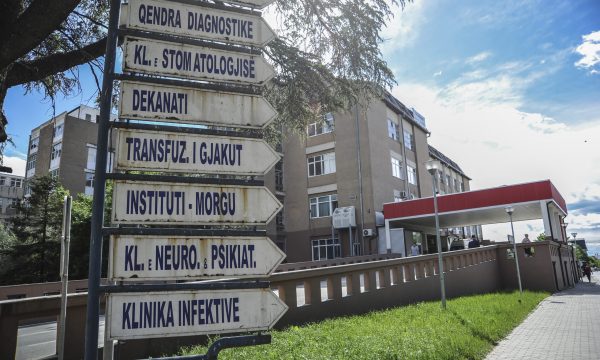 Konfirmohet: Dy urologë të QKUK’së rrahen mes vete