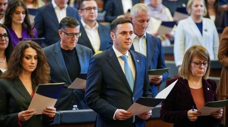 Deputeti i VV-së thotë se Abdixhiku e bllokoi konstituimin e Kuvendit: Nëse ka pasur dilema deri tash, tashmë s’ka