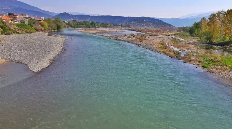 Tragjedi në Elbasan: Dy vëllezër 8 dhe 10 vjeç mbyten në lumin Shkumbin