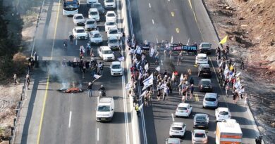 Izraelitët organizojnë protesta mbarëkombëtare duke kërkuar përfundimin e luftës në Gaza dhe lirimin e pengjeve