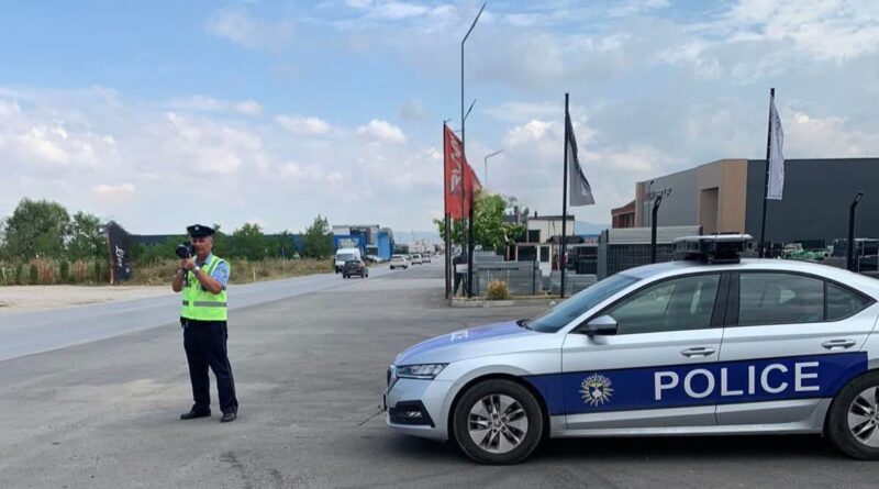Policia e Ferizajt gjobitë dy shoferë për kundërvajtje të rënda në komunikacion, njëri me targa të huaja