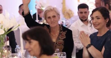 Fahrije Hoti martoi djalin, në dasëm ishte edhe presidentja Vjosa Osmani