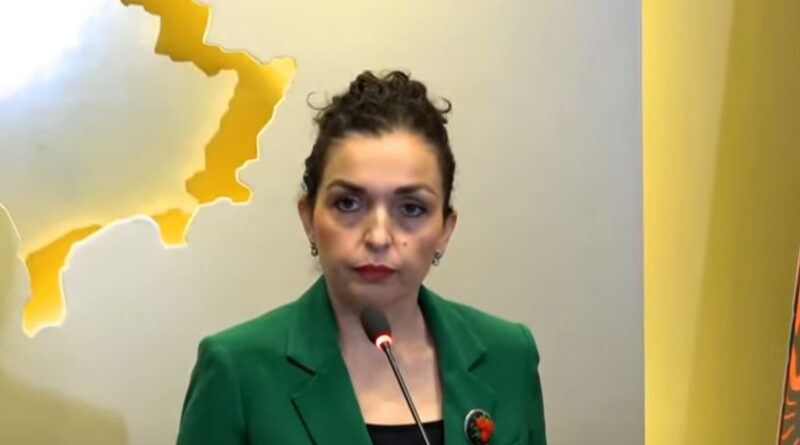 Presidentja Osmani tërheq kërkesën për seancën konstituive nga Kushtetuesja