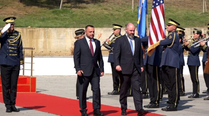 Baker pritet me nderime ushtarake nga Maqedonci