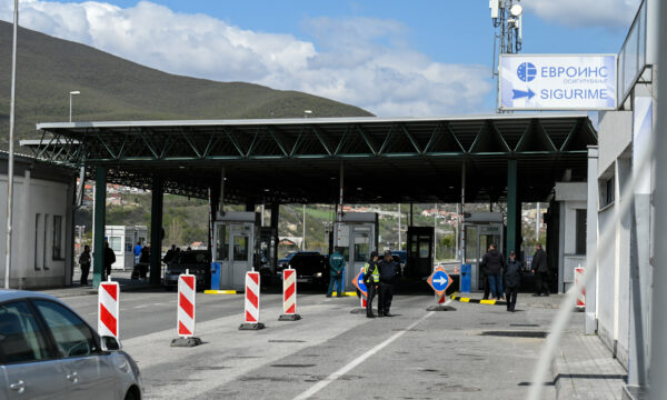 Pas lokalizimit të zjarrit, hapet për qarkullim pika kufitare e Glloboqicës në kufirin Kosovë -RMV