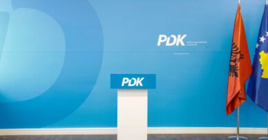 PDK dorëzon listën finale në KQZ: 33 kandidatë për kryetarë komunash, 878 kandidatë për asamble