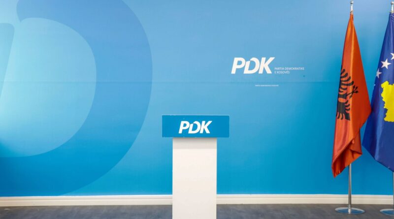 PDK dorëzon listën finale në KQZ: 33 kandidatë për kryetarë komunash, 878 kandidatë për asamble