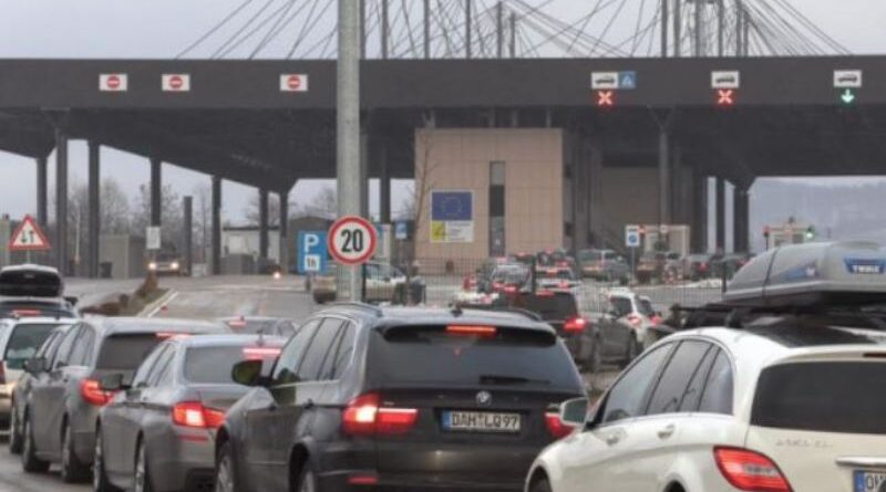 Deri në 2 orë e gjysmë pritjet për të dalë nga Kosova në Merdarë