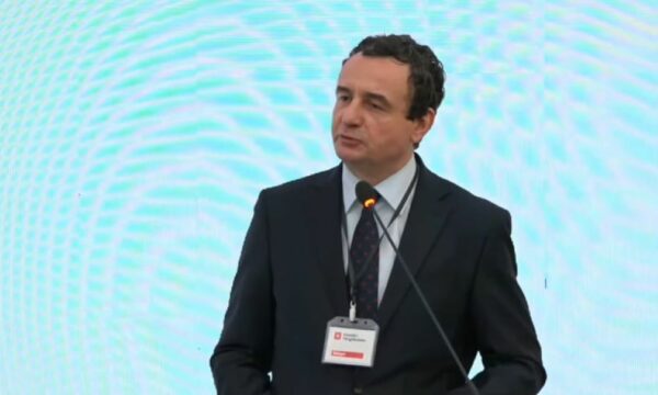 Kurti sulmon gjyqtarët e Kushtetueses: Hije e opozitës, 5 nga 7 prej tyre kanë ngelur aty si relikte të trashëgimisë jo jokulturore