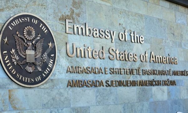 Pezullimi i dialogut strategjik, Memli Krasniqi, Lumir Abdixhiku e Ramush Haradinaj ftohen në takim në Ambasadën e SHBA-së