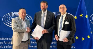 Përfaqësuesit e veteranëve priten në Parlamentin Evropian nga Mandl, ia paraqesin shqetësimet për Specialen