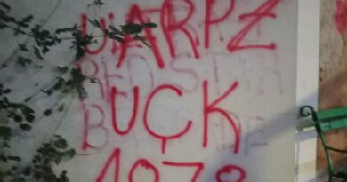 “Vijesti”: 10 ditë burgim Edison Shehut për grafitin UÇK në Mal të Zi