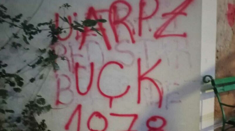 “Vijesti”: 10 ditë burgim Edison Shehut për grafitin UÇK në Mal të Zi