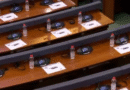 Votimi elektronik befasi e seancës për qeverinë? Deputetëve u shpërndahen manualet