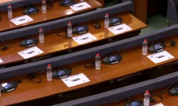 Votimi elektronik befasi e seancës për qeverinë? Deputetëve u shpërndahen manualet