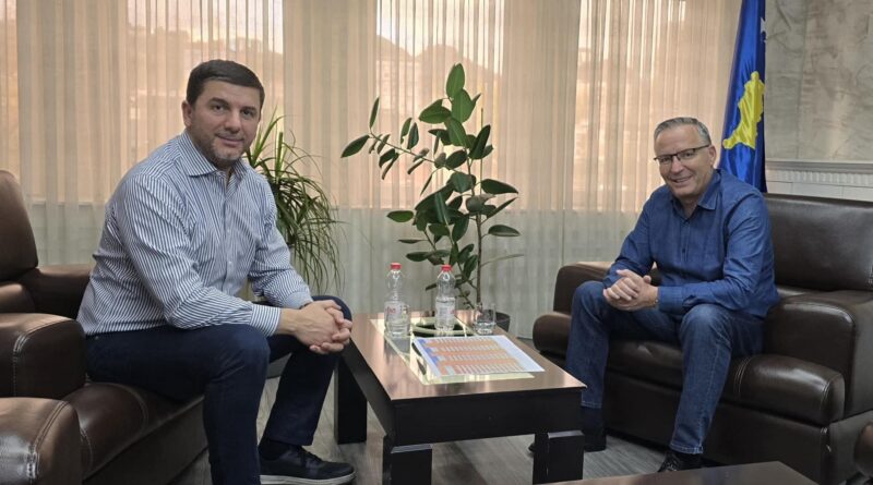 Krasniqi takon Hamzën në zyrën e kryetarit: Pas Bedriut vjen Ariani, puna e mirë në Mitrovicë nuk do të ndalet