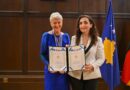“E bëri kauzën e Kosovës pjesë të ndërgjegjes europiane”, Osmani në Berlin i ndan medalje politikanes gjermane