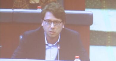 Murati thirrje deputetëve: Votojeni Qeverinë, leni anash inatet politike