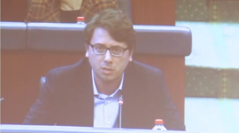 Murati thirrje deputetëve: Votojeni Qeverinë, leni anash inatet politike