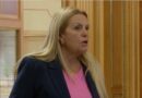 Ironizon Kadrijaj: Sot keni mujtë me pa një Albin të urtë, të butë