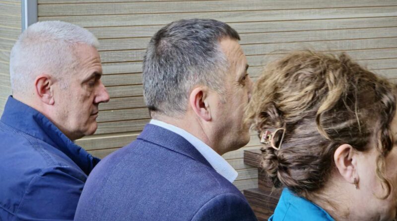 Sjellje me detyrim në Gjykatë – afrohet afati për ekzekutimin e urdhrit ndaj Sveçlës