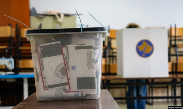 Srpska i ktheu komunat në Veri, zyrtari i BE’së RTK’së: Mbarëvajtja e zgjedhjeve atje merret në konsideratë për heqjen e masave